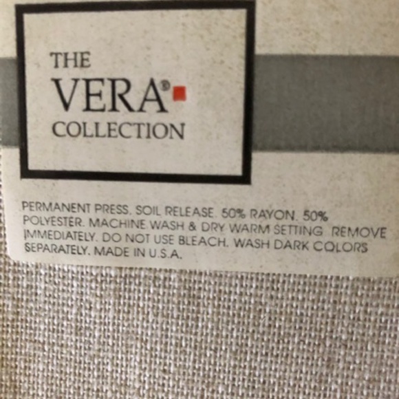 The Vera Collection Fabric Napkins - Set of 4 - Picture 2 of 4